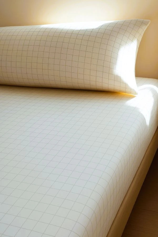 “Organic grounding sheet for the bed with silver-threaded cotton for improved sleep”